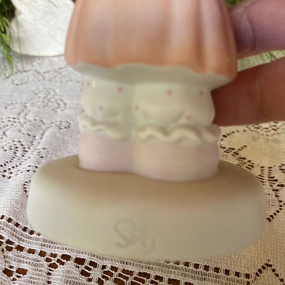 Vintage Precious Moments 1988 Sharing begins in the heart - Picture 5 of 9